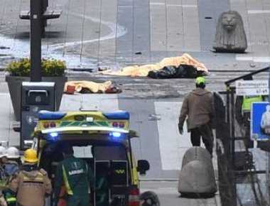 Δύο συλλήψεις για την τρομοκρατική επίθεση στη Στοκχόλμη -Υποστηρικτής του ISIS ο ένας (φωτό, βίντεο)